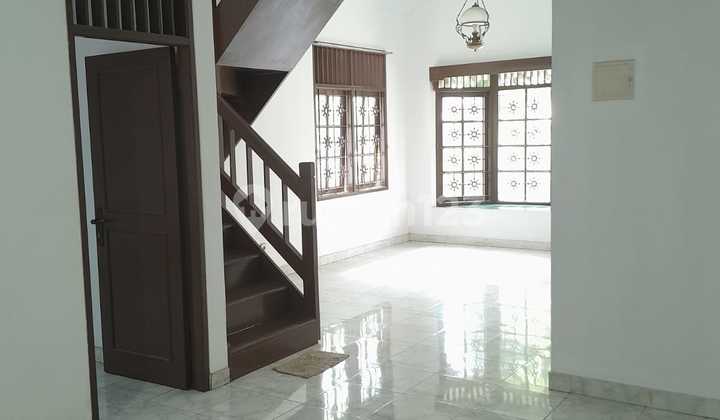 Rumah Bagus Terawat Dalam Perumahan Siap Huni di Bintaro Sektor 2 Rumah Bagus Terawat Dalam Perumahan Siap Huni di Bintaro Sektor 2