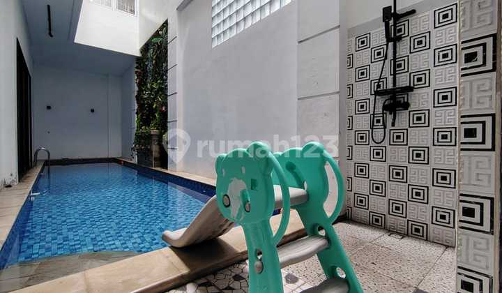 Rumah Minimalis dengan Kolam Renang Dalam Cluster Elite Bintaro Sektor 9