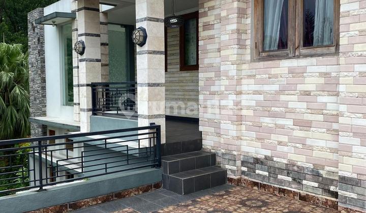 Di Jual Rumah Bagus Siap Huni Hoek Dengan Kolam Renang Lingkungan Tenang, Bersih dan Asri Menteng Residence Bintaro.