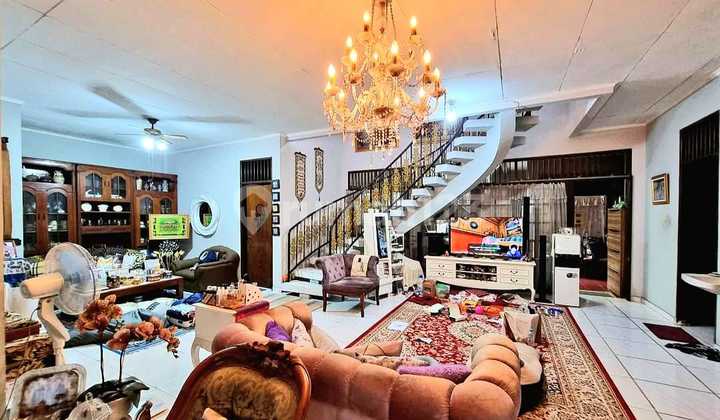 Rumah Bagus dan Luas di Kawasan Pejaten Jakarta Selatan