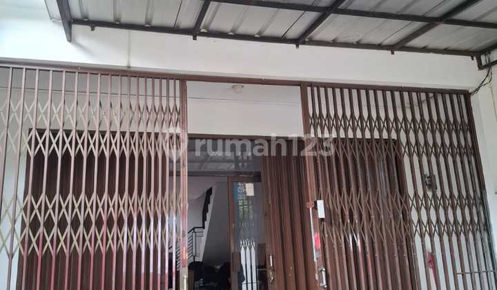 Cheap 2-Story Shop House in Strategic Location on Menjangan Street 2