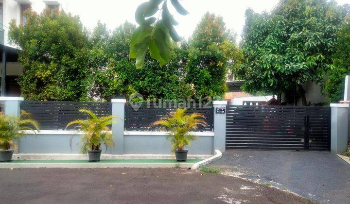 Disewakan Rumah 2 Lantai Semi Furnished Klasik Modern Ada Swimming Pool 2