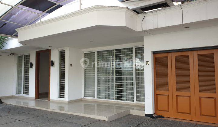 Rumah Siap Huni Ukuran Besar Lokasi Strategis Semi Furnished 2