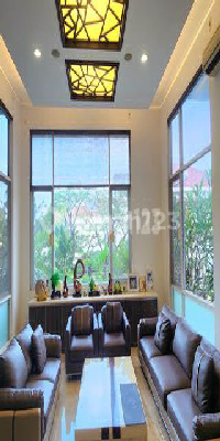 Luxury House Corner Position with Pool Facing South-East 2