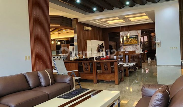 Rumah Mewah Posisi Hoek Ada Pool Hadap Selatan Timur Rumah Mewah Posisi Hoek Ada Pool Hadap Selatan Timur