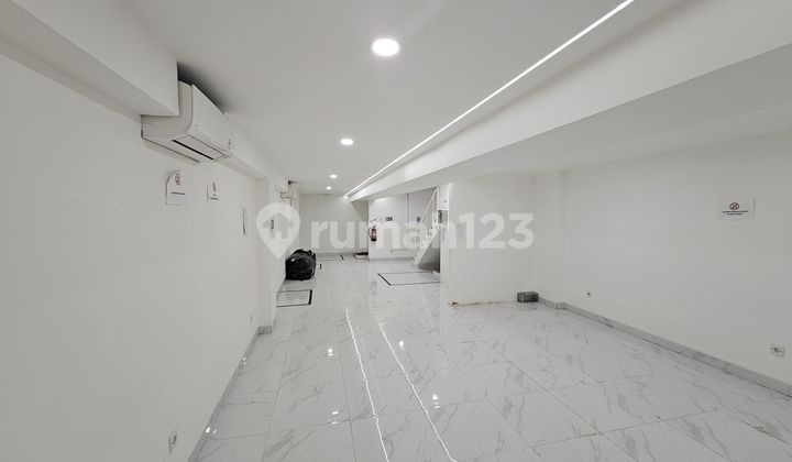 Ready-to-Occupy Shophouse in Pantai Indah Kapuk, Boulevard Street Ready-to-Occupy Shophouse in Pantai Indah Kapuk, Boulevard Street