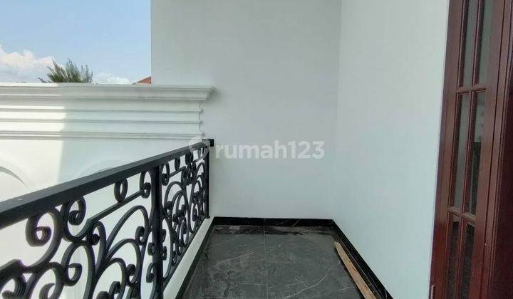 Rumah 3 floor private swimming pool  Carport  4 mobil di komplek Besar  10 menit ke jalan Tol  Andara. Dekat ke Cilandak 13