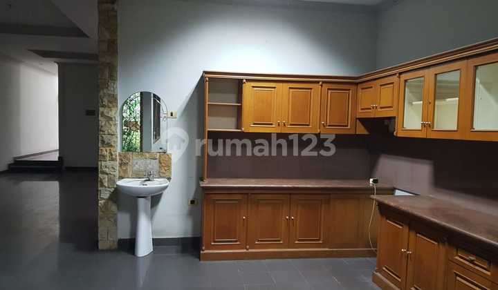Murah!! Rumah besar 2 lantai disewakan  area setramurni 3