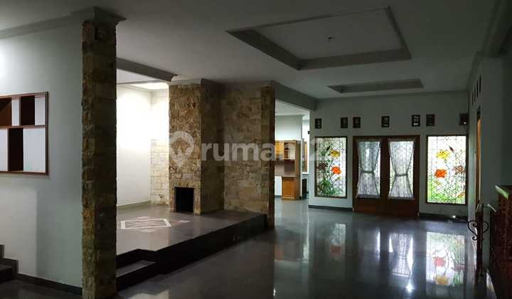 Murah!! Rumah besar 2 lantai disewakan  area setramurni 6