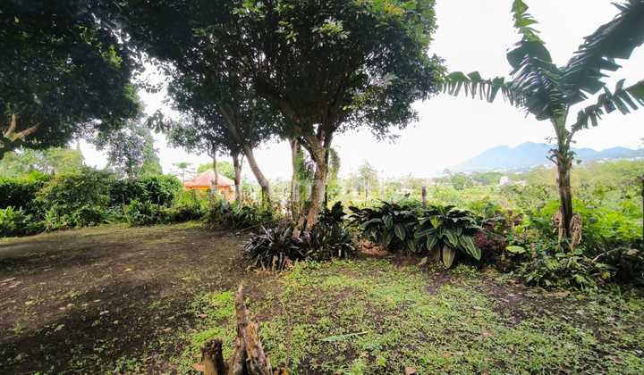 Dijual Rumah dengan Luas Tanah Besar Daerah Lembang 2