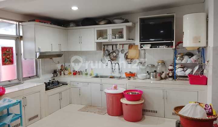 Welcome Investor!! For Sale: Winged Shophouse in Kepatihan Commercial Area 2