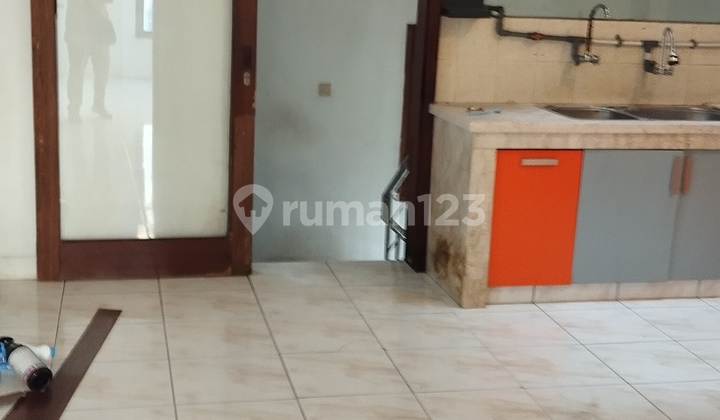 For Rent: 4-Story Shop House on Main Road Gardujati Bandung 2
