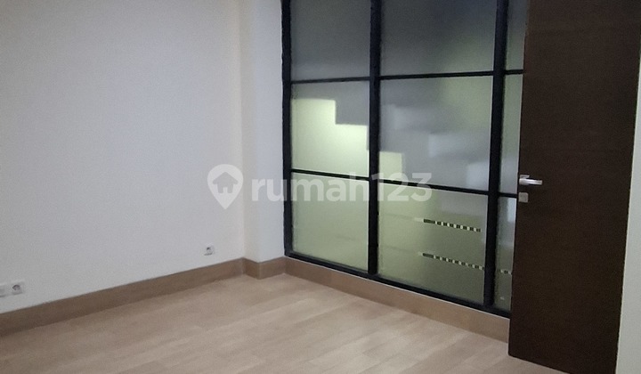 Well-Maintained Nice House In Tomang 2