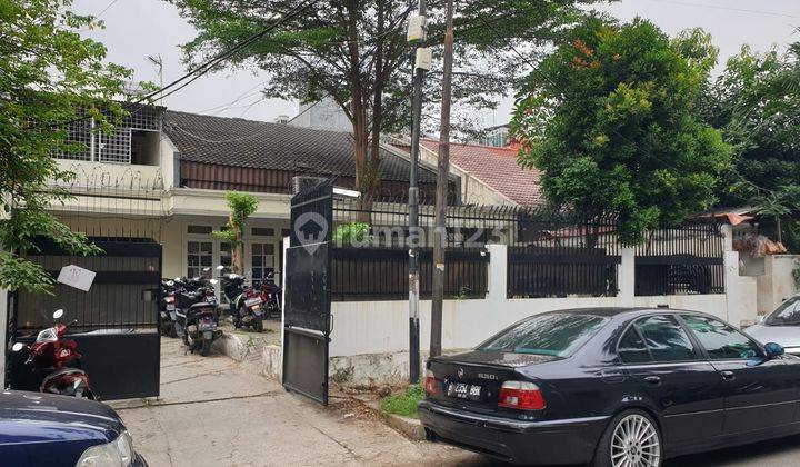 Rumah luas lokasi komersil di kebayoran baru 1