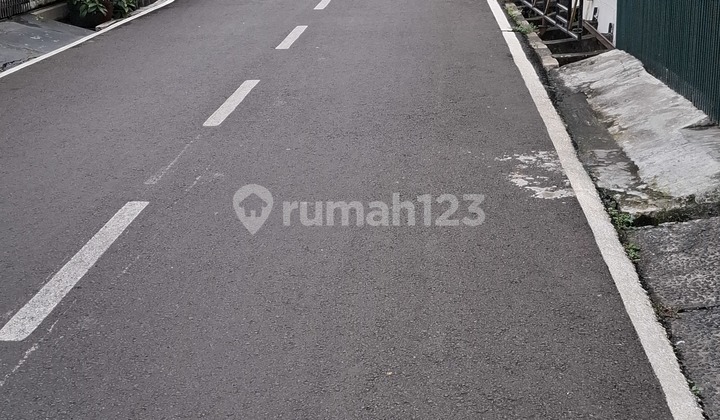 Rumah Lama Terawat Di Tomang 2