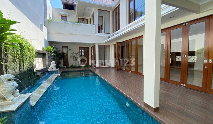 Modern tropical house in cipete, jakarta selatan 1