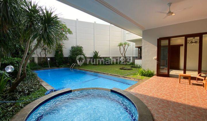 Beautiful House with big backyard at Menteng area 1