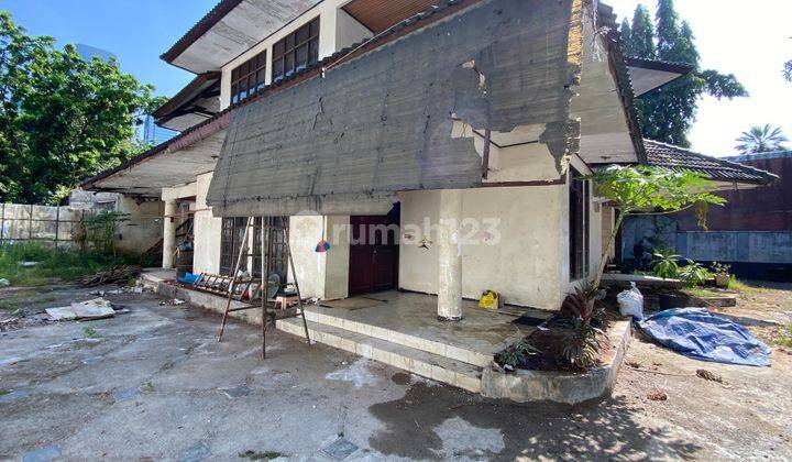 RUMAH LOKASI STRATEGIS COCOK UNTUK KLINIK, SALON ATAU KANTOR DI SENOPATI 1