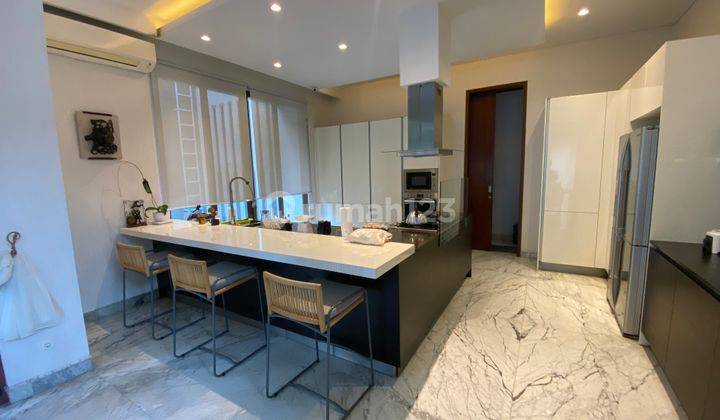 Rumah mewah dengan gaya modern minimalis di lokasi premium jakarta selatan 2