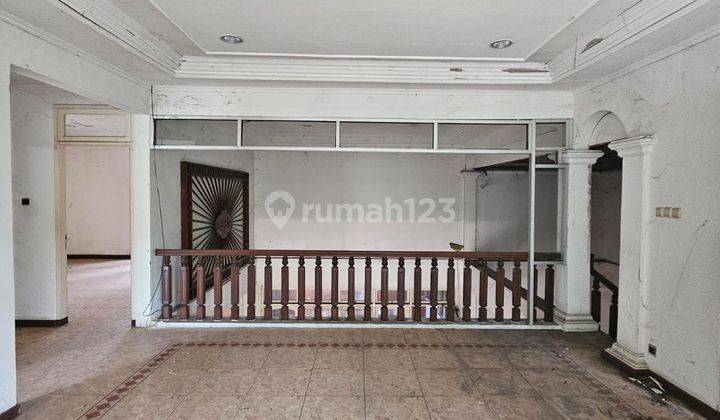 Rumah hitung tanah di lokasi terbaik senopati area, jakarta selatan 2