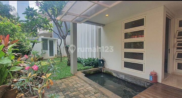 BEAUTIFUL AND COZY HOUSE in MEGA KUNINGAN 2