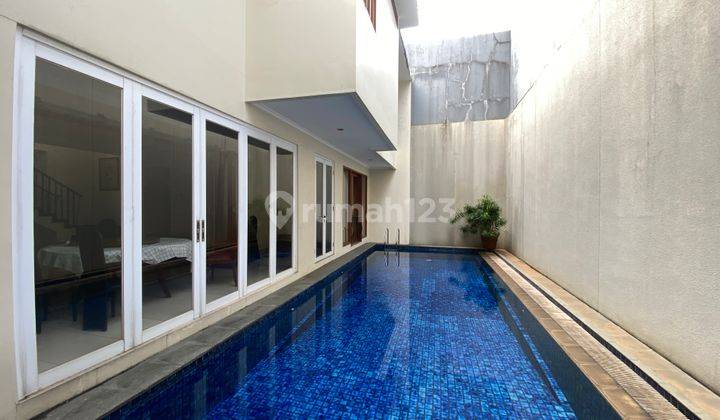 Modern and comfy house at mega kuningan area 1