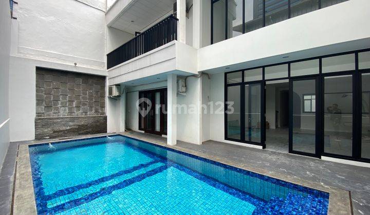 Beautiful and modern house at mega kuningan area 1