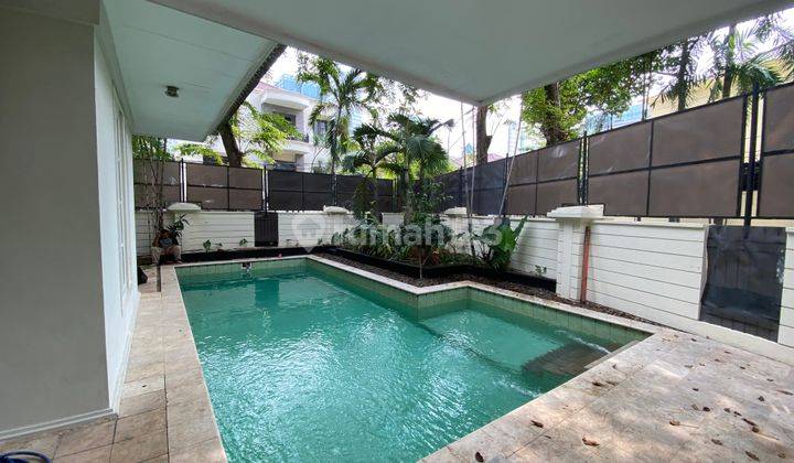 Beautiful house in mega kuningan area 1