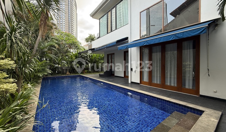 BEAUTIFUL AND MODERN HOUSE IN THE MEGA KUNINGAN AREA