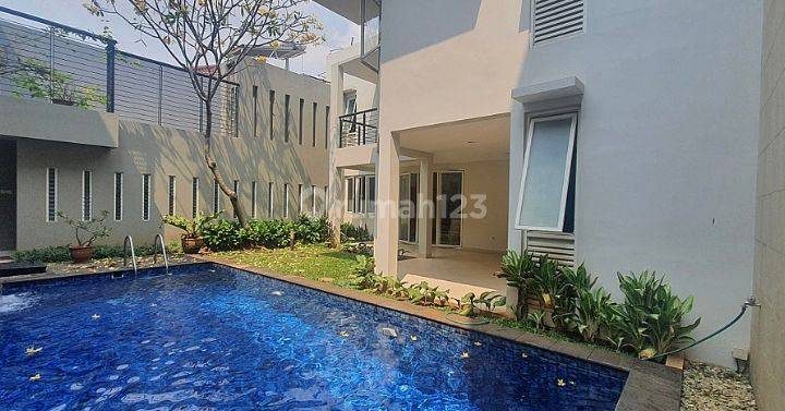 BEAUTIFUL AND COZY HOUSE in MEGA KUNINGAN 1