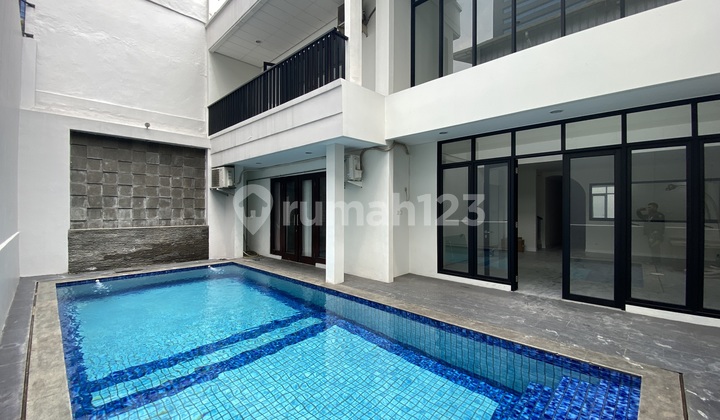 Beautiful and modern house in the Mega Kuningan area.