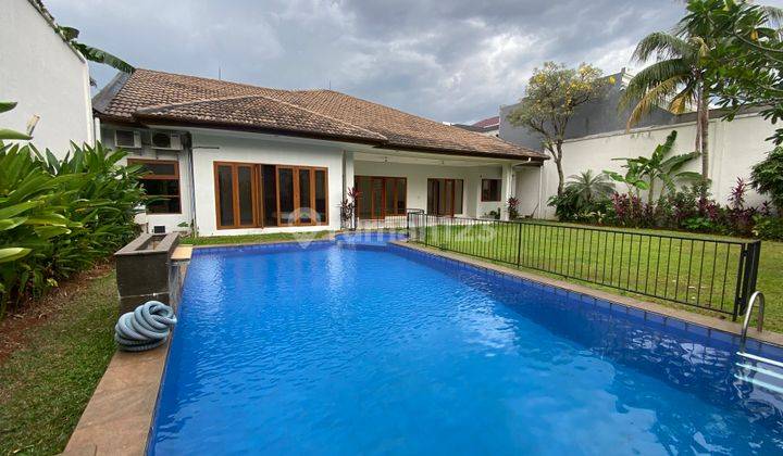 Beautiful and Comfy House with Big Garden at Pejaten Area 1