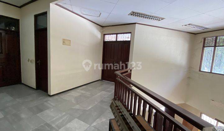 RUMAH LOKASI STRATEGIS COCOK UNTUK KLINIK, SALON ATAU KANTOR DI SENOPATI 2