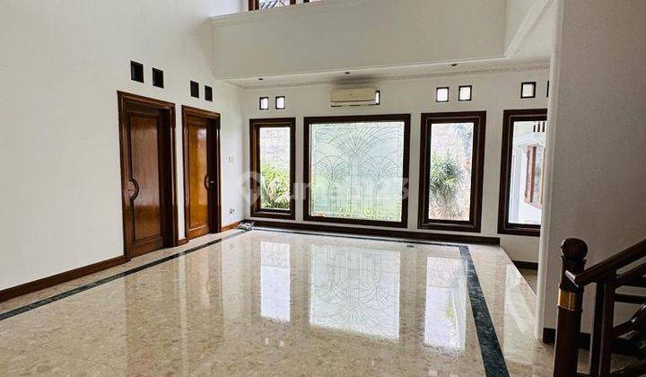 Beautiful House with Pool at Senopati Area 1