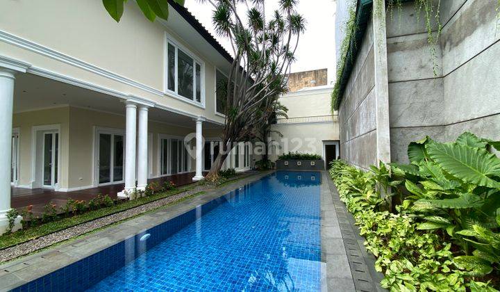 RUMAH MEWAH BARU DENGAN TAMAN YANG SANGAT LUAS DI KEBAYORAN BARU 2
