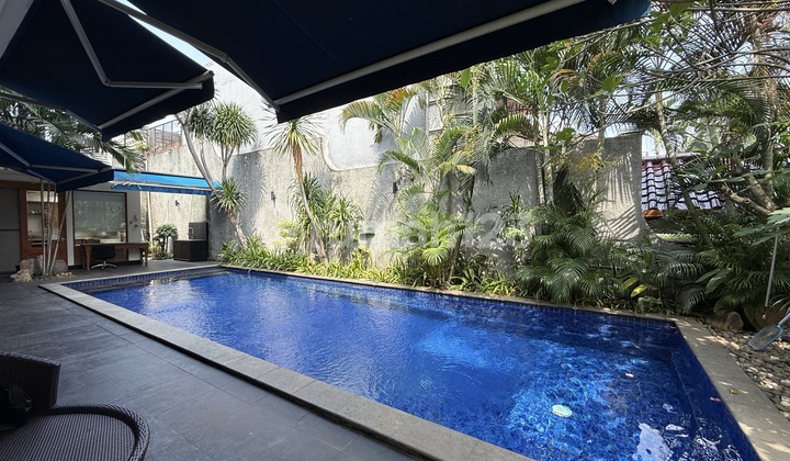 BEAUTIFUL AND MODERN HOUSE IN MEGA KUNINGAN AREA
