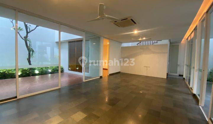 MODERN AND BEAUTIFUL HOUSE AT SENOPATI AREA 1