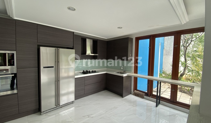 BRIGHT AND BEAUTIFUL HOUSE IN SOUTH JAKARTA BRIGHT AND BEAUTIFUL HOUSE IN SOUTH JAKARTA