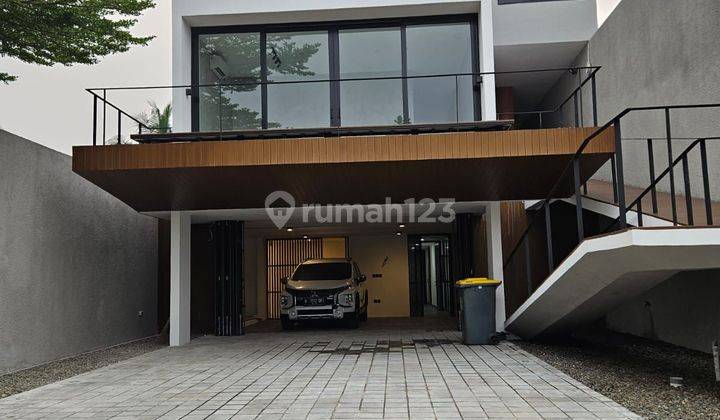 Rumah Mewah dijual 3lantai dalam komplek hadap Timur Ampera 2