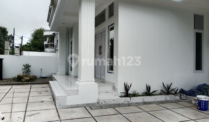 Dijual Rumah Bagus Siap Huni LT 182/200 Strategis SHM di Cinere