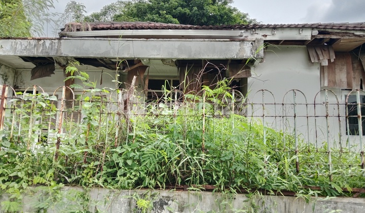 For Sale: House Land 244 Building 120 SHM in Cinere, Severely Damaged Condition, Flood-Free 2