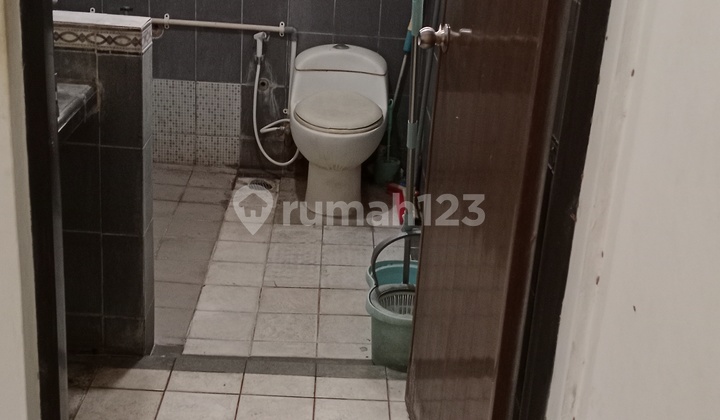 Disewakan Rumah 2 Lantai Lokasi Sangat Strategis Bebas Banjir Dekattransjakarta400 Mtr Menuju Cafe serta Kulineran serta Bebas Banjir 2