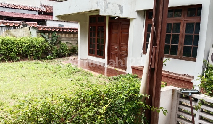 For Rent 2-Story House Very Strategic Location Flood-Free Near Transjakarta 400 Meters to Cafes and Food Stalls Also Flood-Free