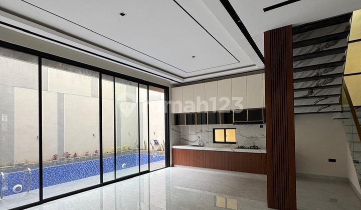 Dijual Rumah Mewah di Kawasan Senen Jakarta Pusat, Dilengkapi Rooftop City View dan Pool 2