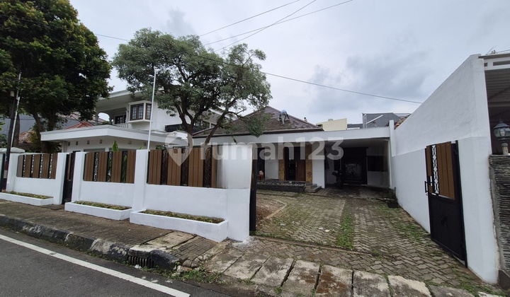 Luxury House for Sale on Jalan Cirebon Menteng, Central Jakarta Luxury House for Sale on Jalan Cirebon Menteng, Central Jakarta