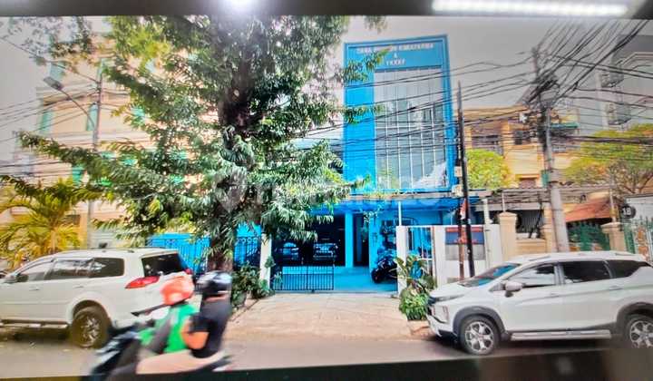 Commercial Building on Guntur Raya, South Jakarta