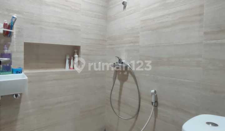 Azura Vanya Park BSD beautiful house independent building ready to occupy. 2