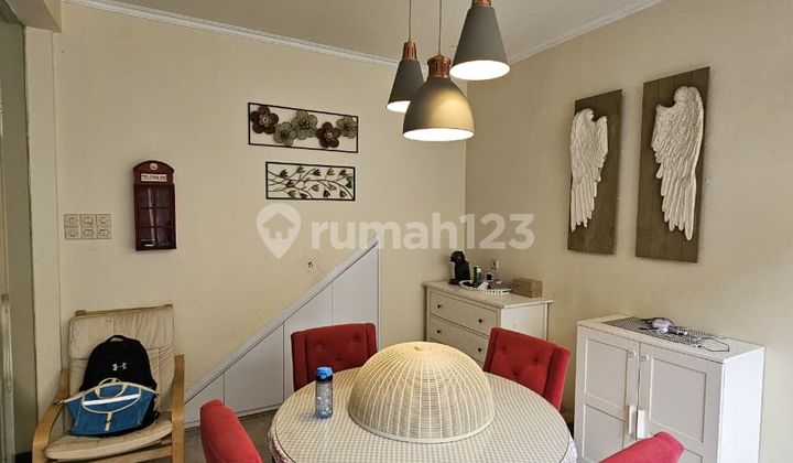 Delatinos BSD, house neat and well-maintained, very lush environment, near the station, move-in ready. 2