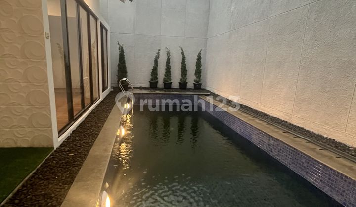 Mayfield Greenwich Park BSD Dijual Rumah dengan private kolam renang