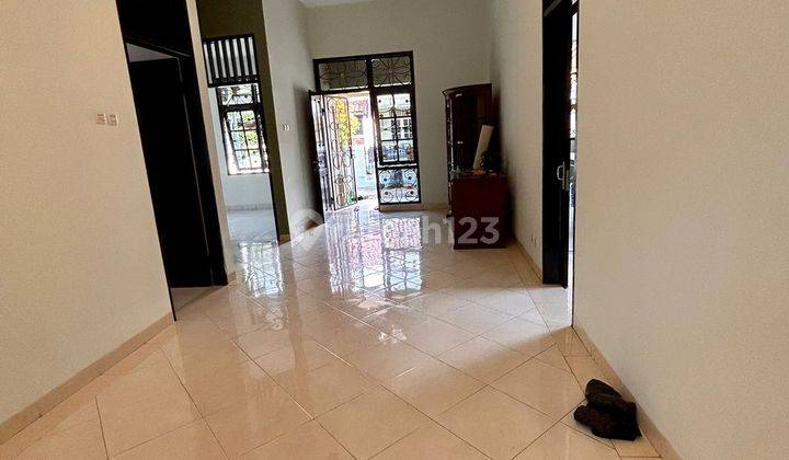 Rumah Bagus di Villa Melati Mas Serpong Tangerang Selatan 2